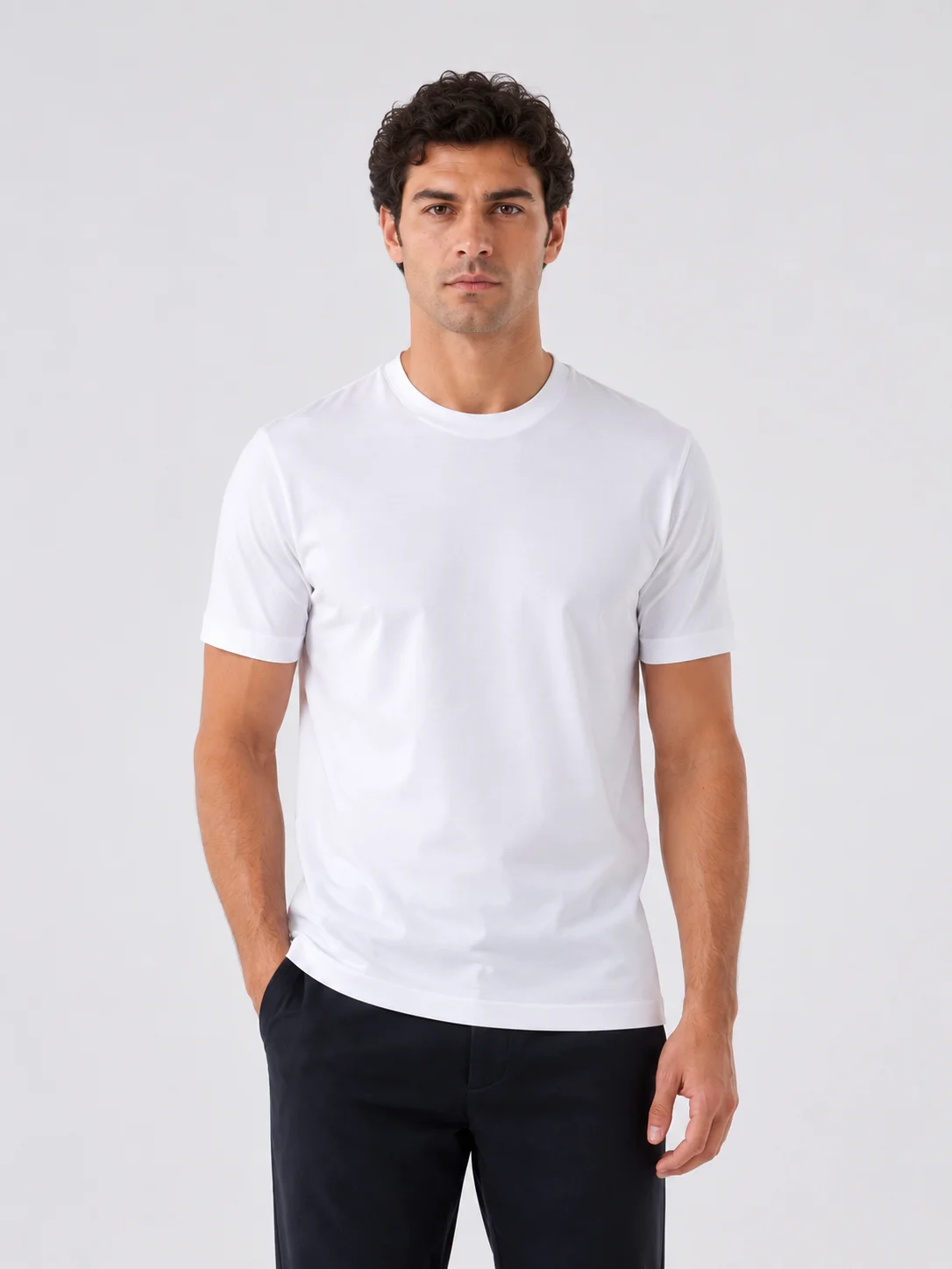 T-shirt básica branca · vista frontal